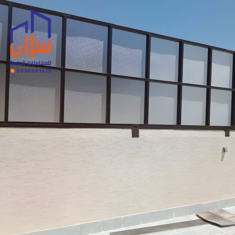 سواتر حماية تسمح للضوء بالدخول